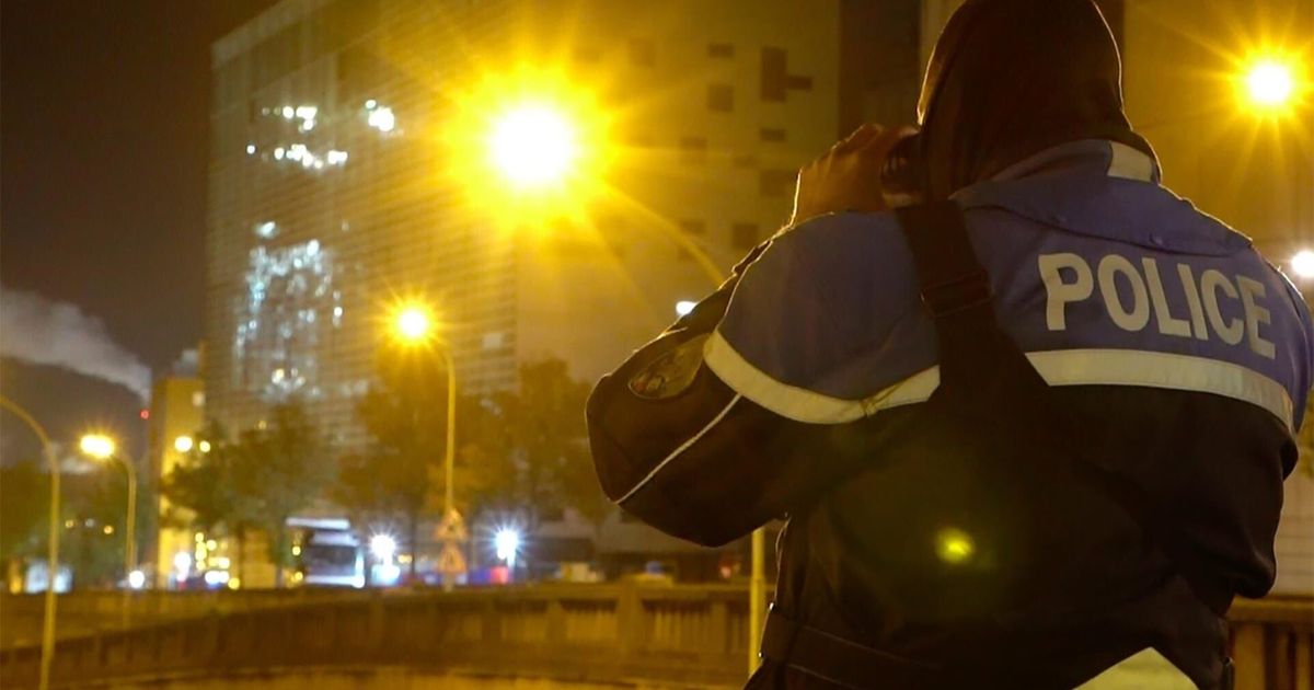 Au Coeur Du Trafic Parisien Avec Les Motards De La Police En Streaming