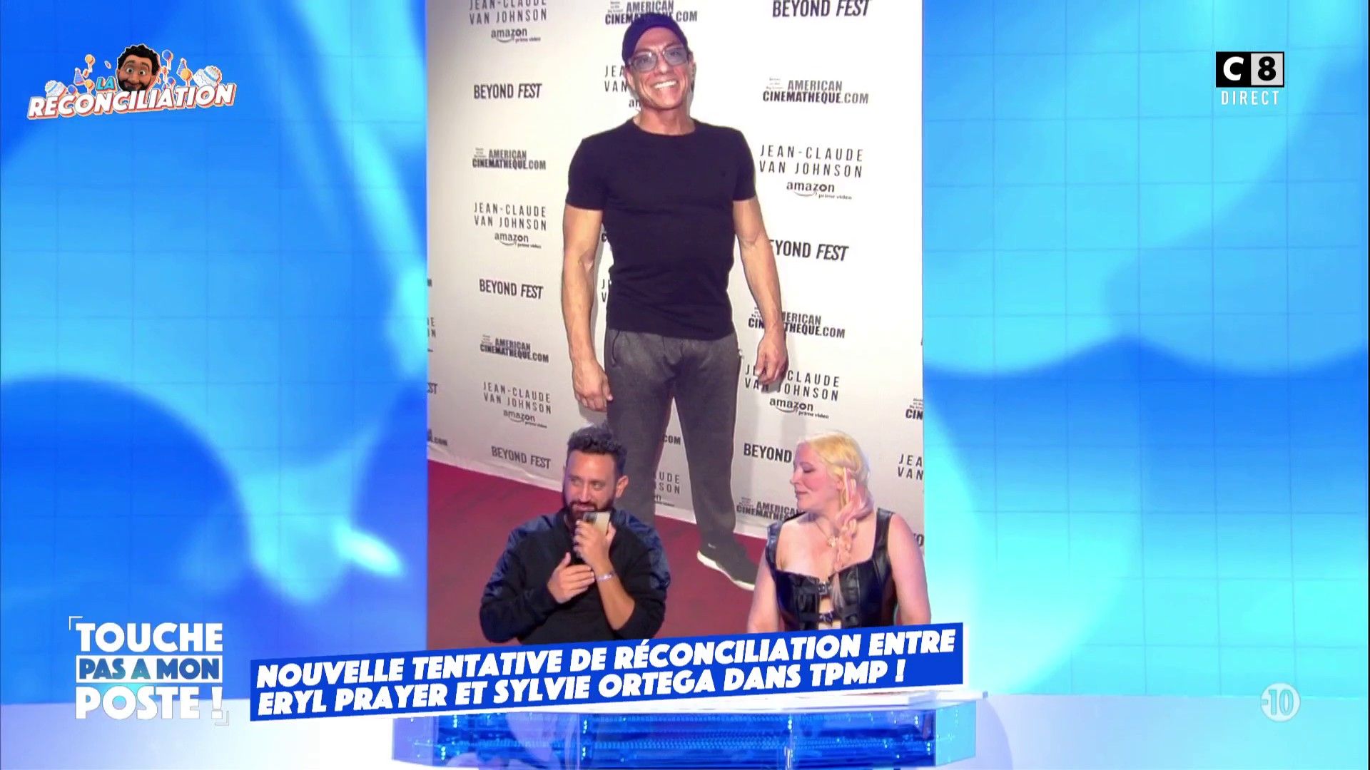 Deuxieme Tentative Jean Claude Van Damme Souhaite Un Bon Anniversaire A Cyril Hanouna En Streaming Direct Et Replay Sur Canal Mycanal