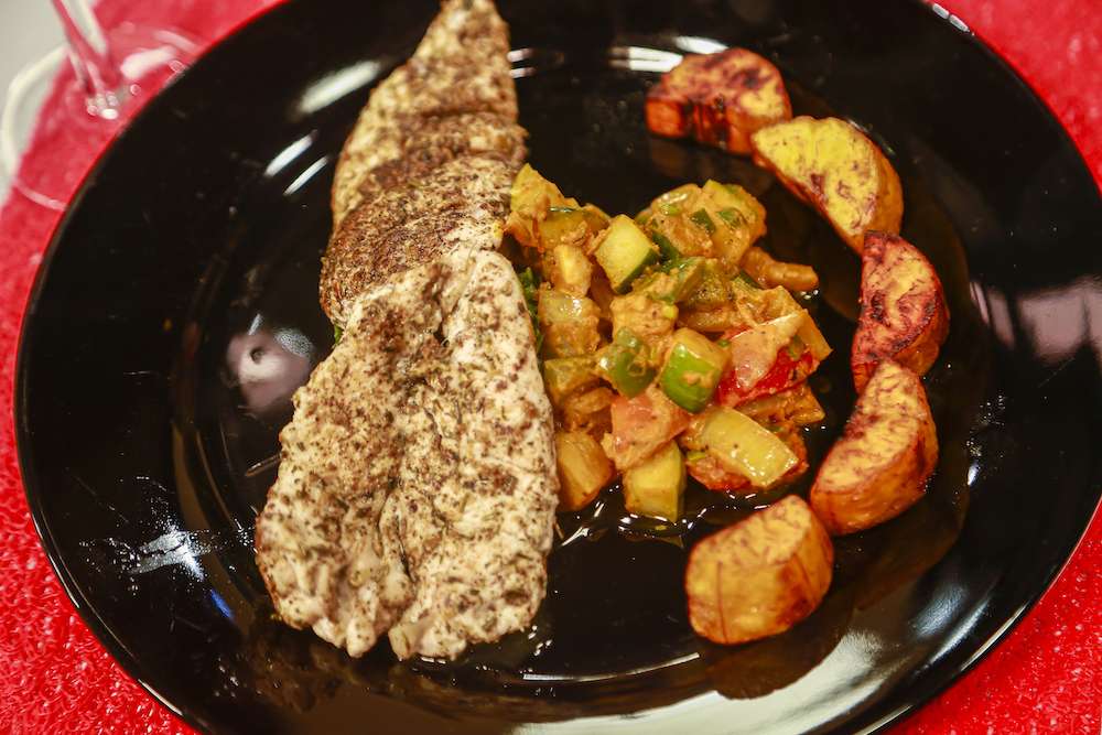 RDA-S1-Ep161-CHEF TOUDISSA-poulet moambe aux légumes (5).jpg