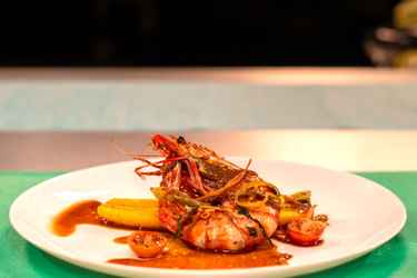 Chef Yumbi - GAMBAS FLAMBE SAUTEE A L'AIL ET AU GINGEMBRE BANANE PLANTAIN  2.jpg
