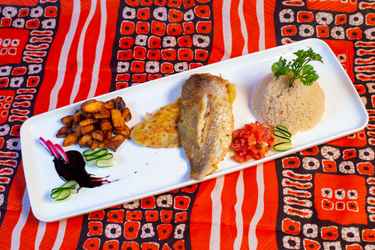 RDA_S2_EP19_Chef Koffi_ Attieke poisson sauce chien_4.jpg
