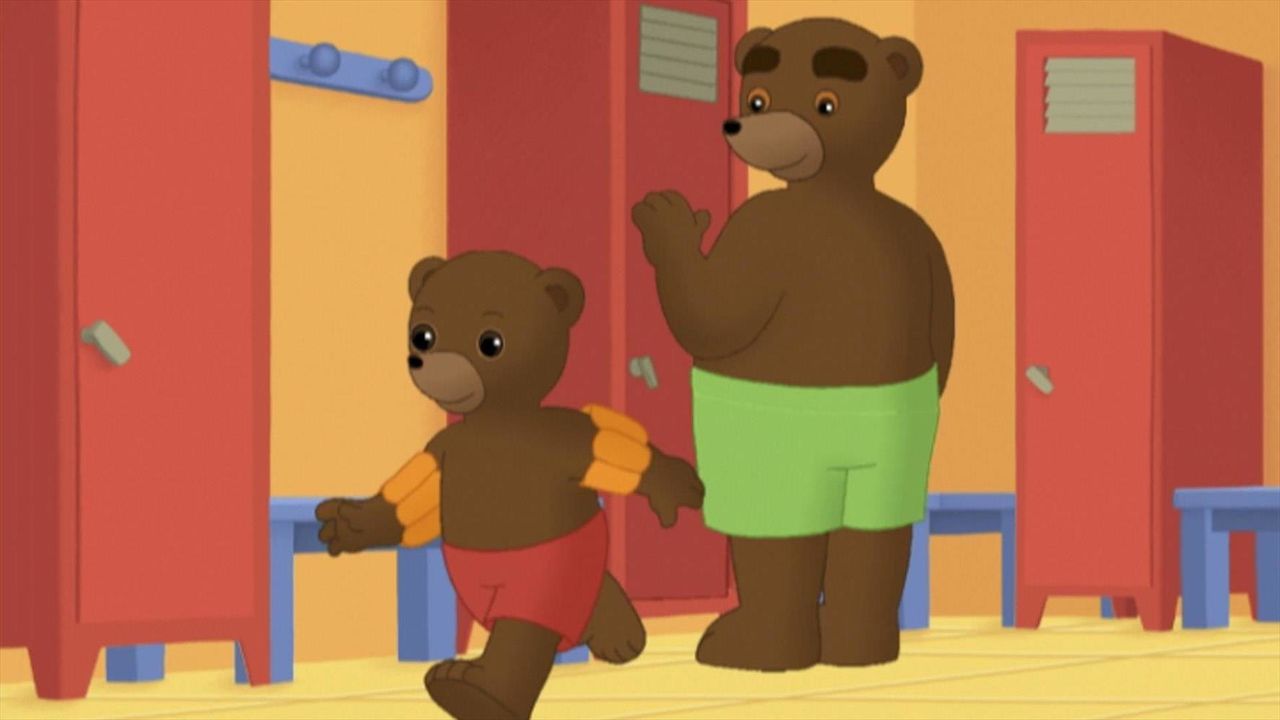 Petit Ours Brun Va à La Piscine