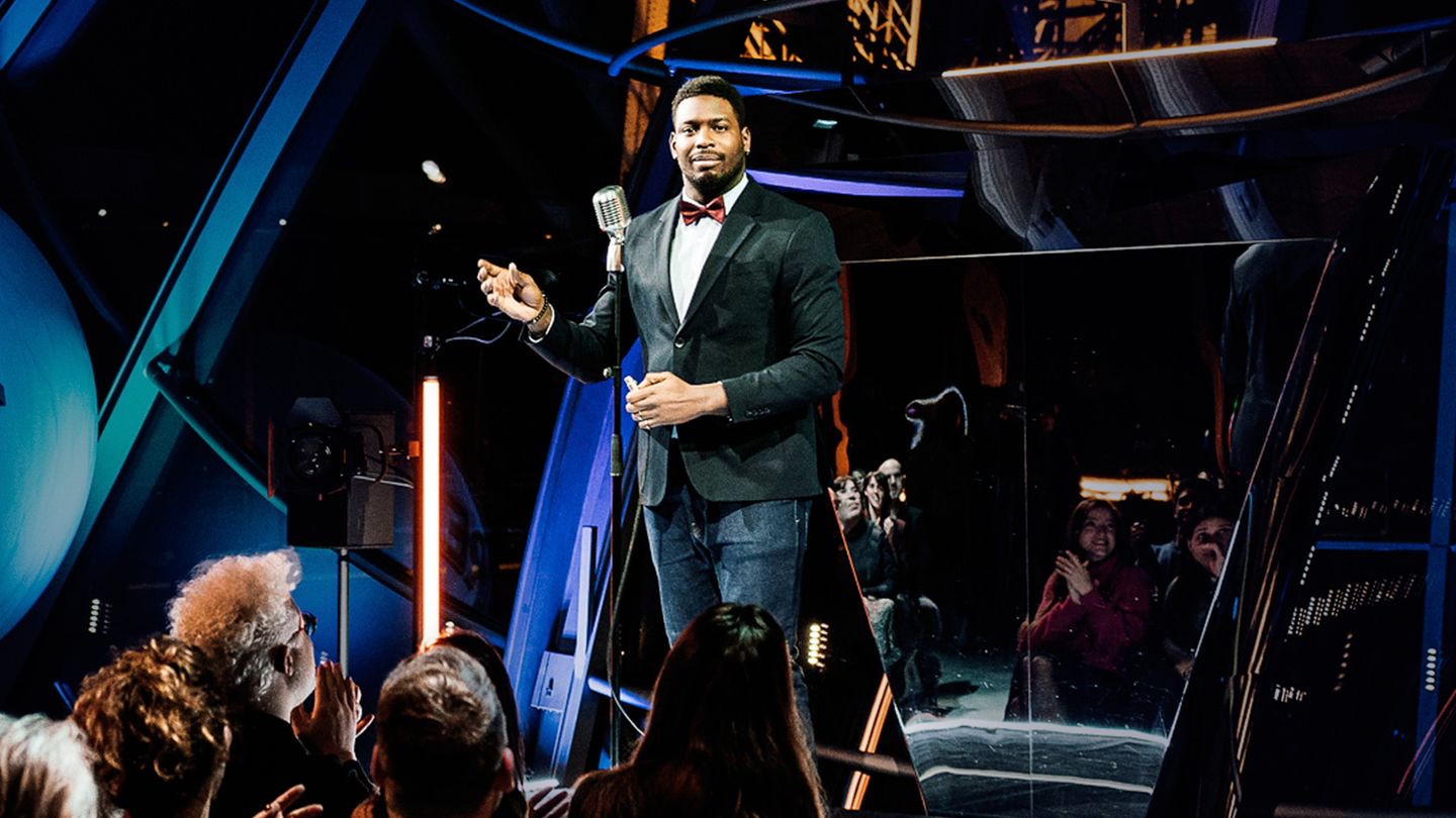 One More Joke à la tour Eiffel