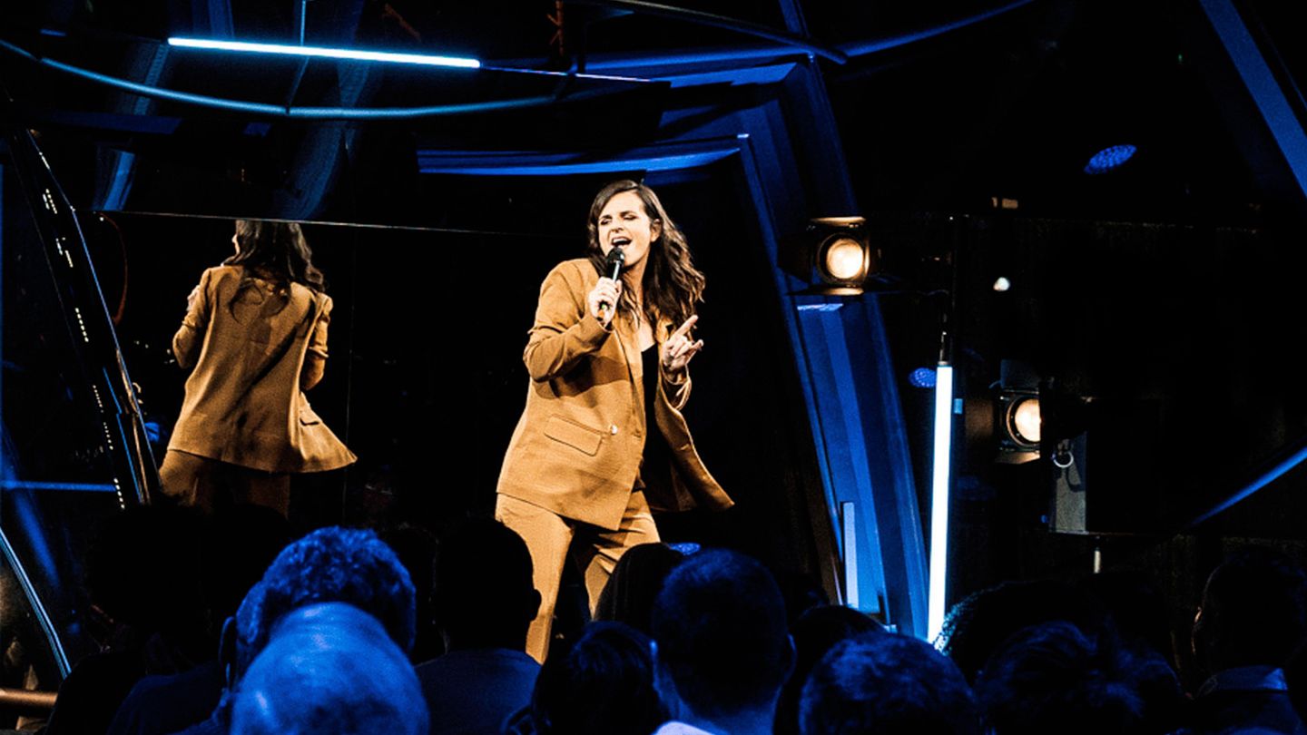 One More Joke à la tour Eiffel