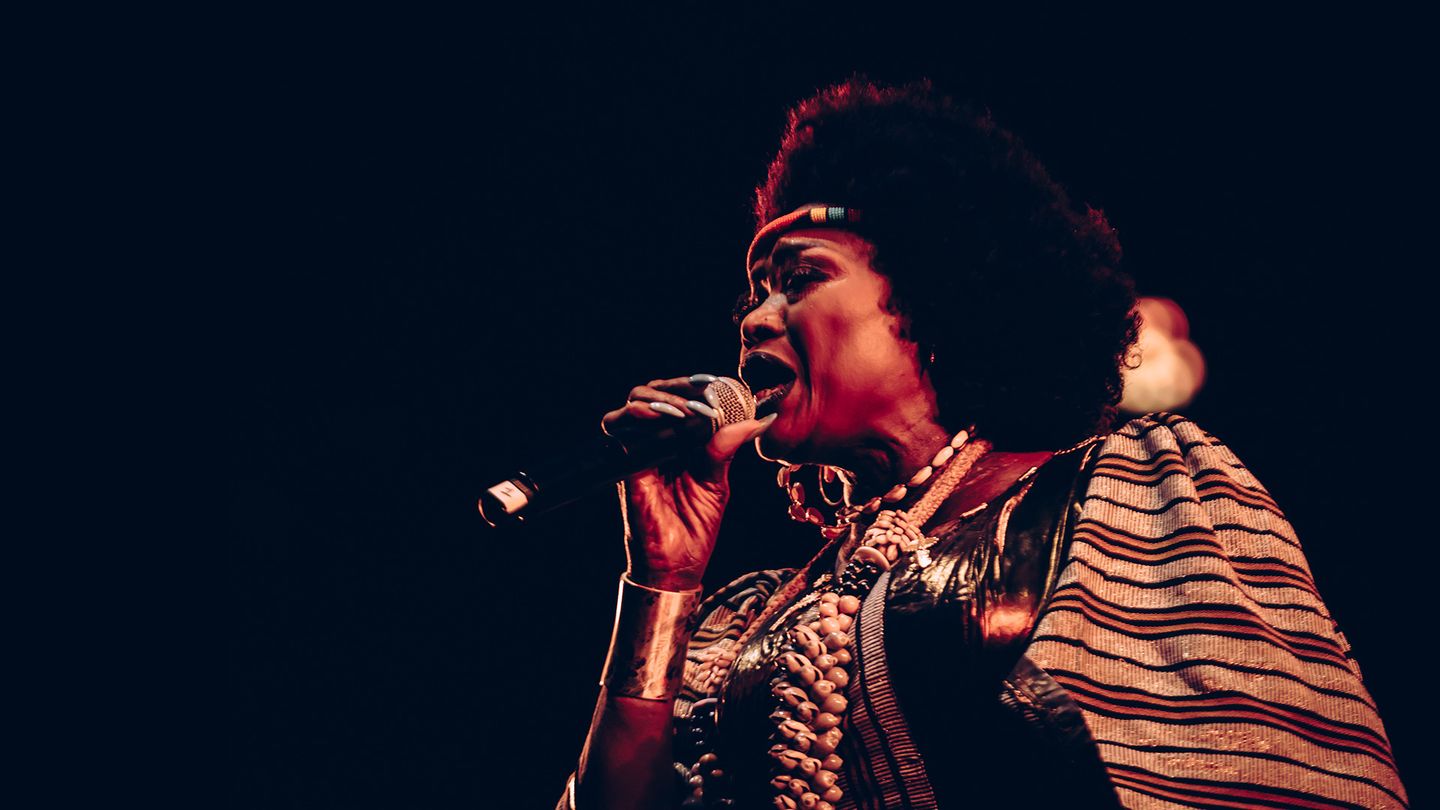 Oumou Sangare à la Grande Halle de la Villette