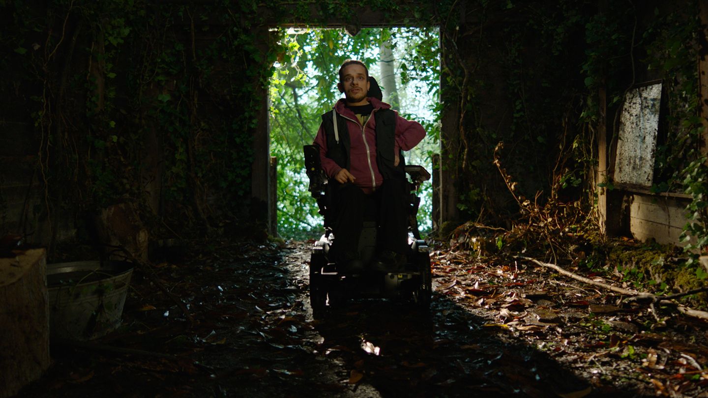 Je, d'un accident ou d'amour