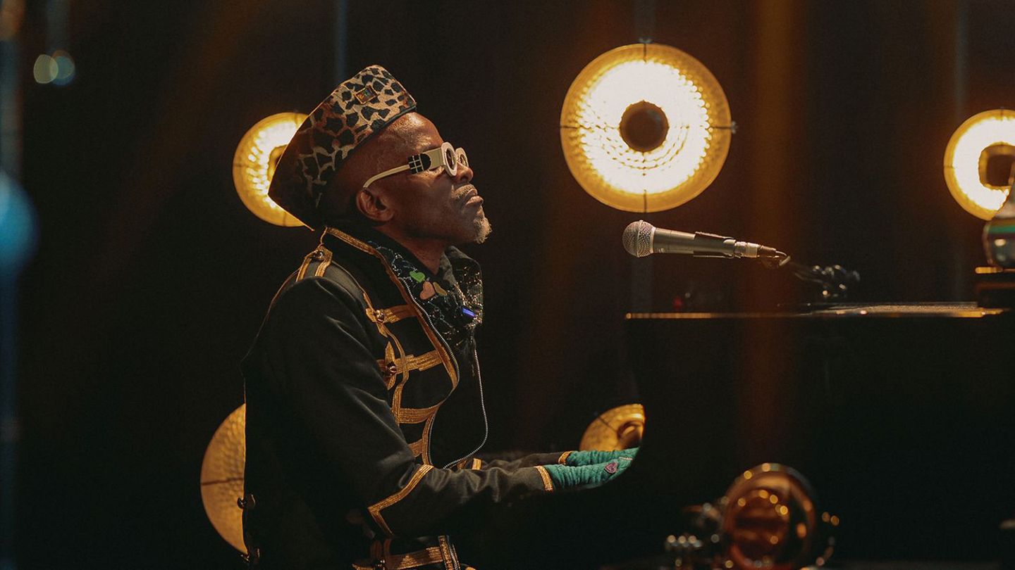 Jowee Omicil sMiles - Hommage à Miles Davis