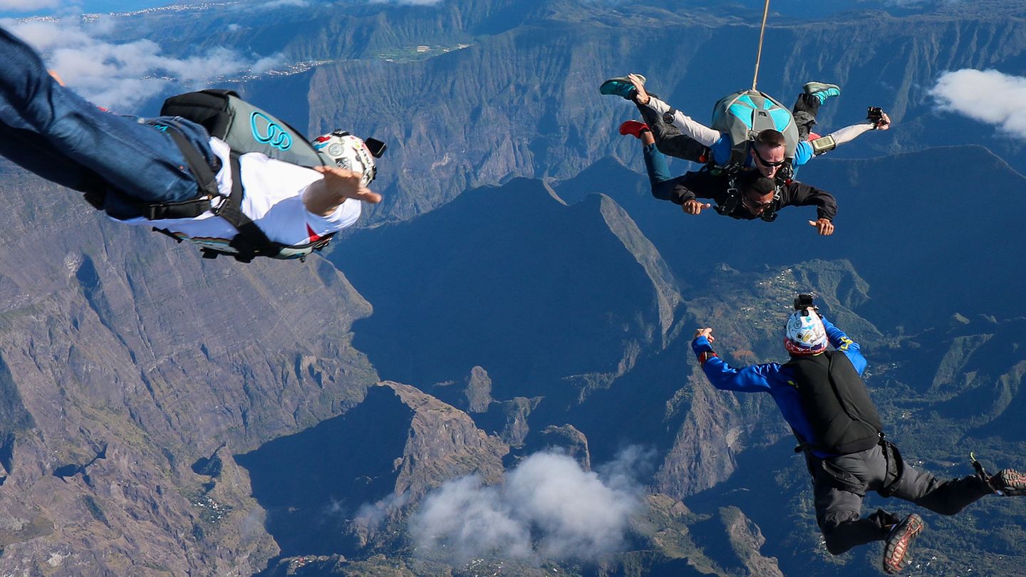 Les parachutistes de l'île intense