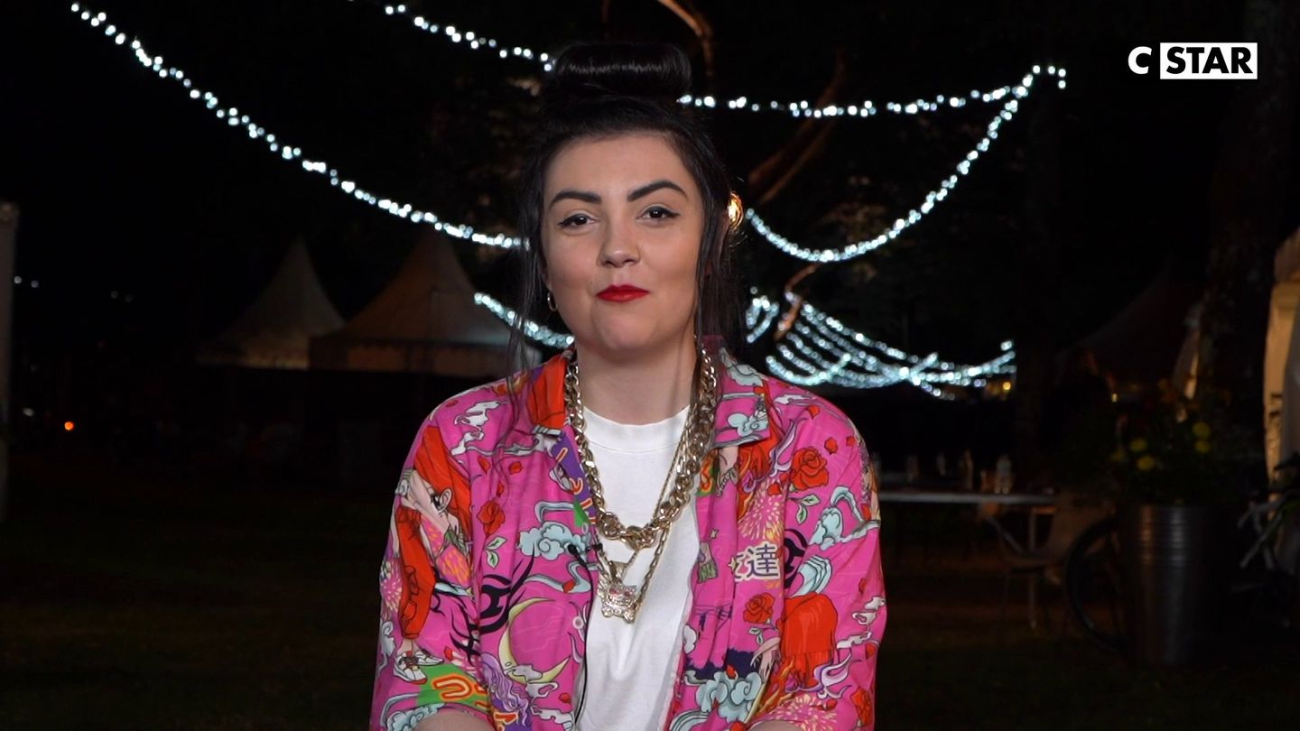 Hoshi au Brive Festival : "J'ai eu une cheville cassée à cause de vous"