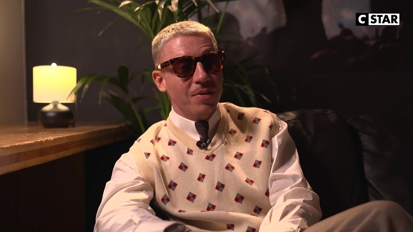 "Je voulais retourner à mon essence" Macklemore se confie en toute transparence  - CSTAR
