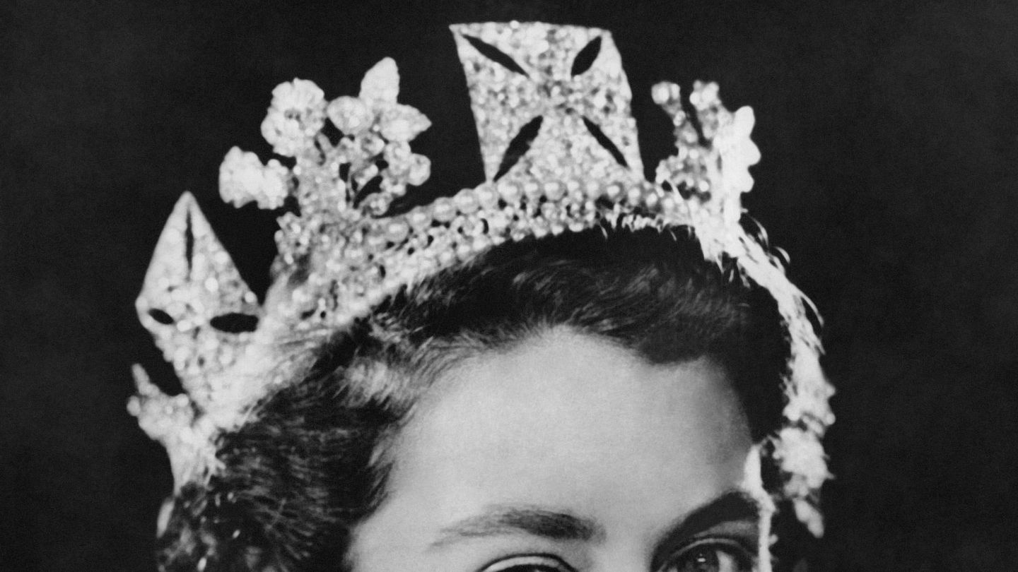 Elizabeth II, les services secrets et le Chah