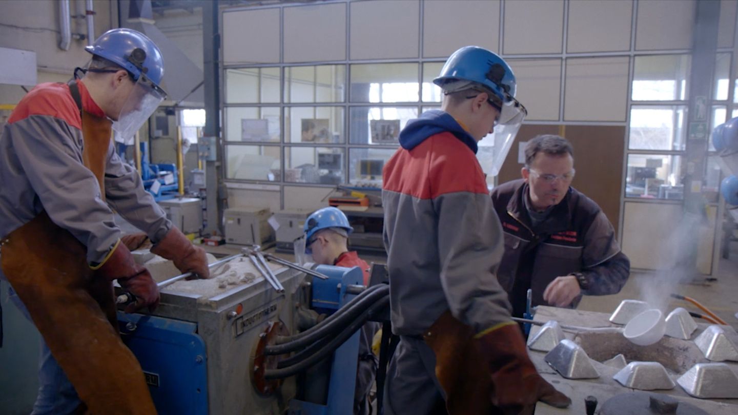 Les charbons ardents - Trailer