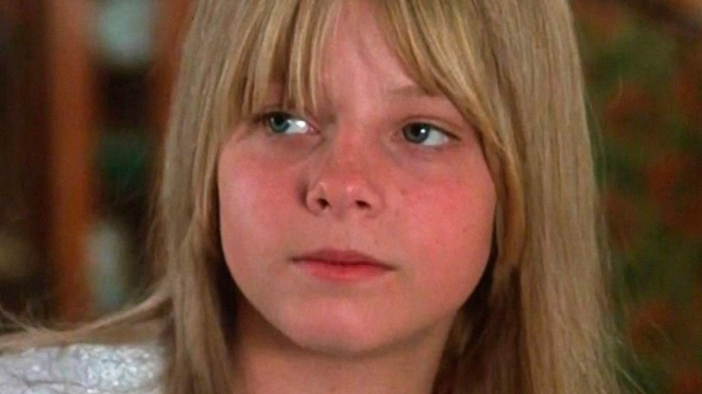 La petite fille au bout du chemin - Trailer