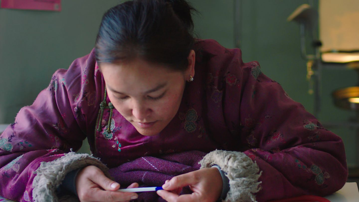 La femme des steppes, le flic et l'oeuf - Trailer