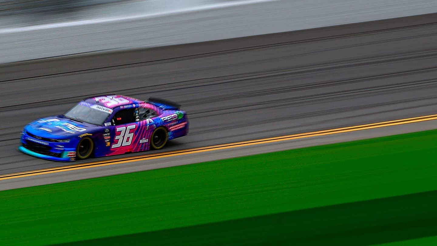 La course. Cracker Barrel 400