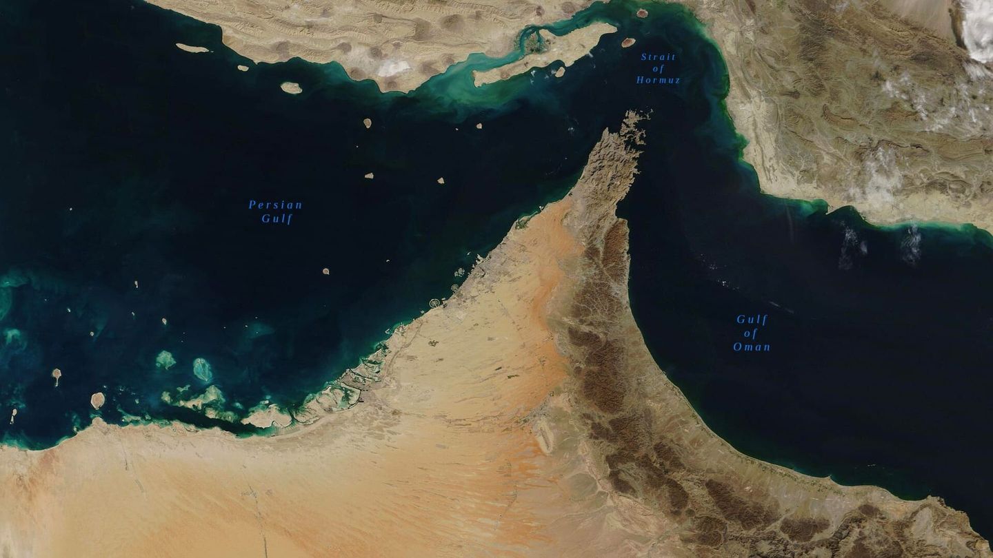 Les détroits, entre terre et mer