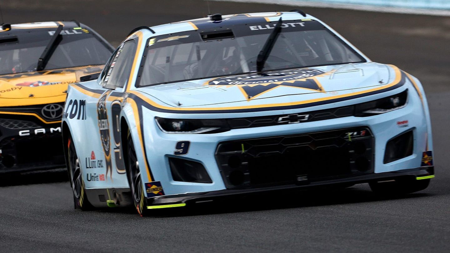 La course. Go Bowling at The Glen