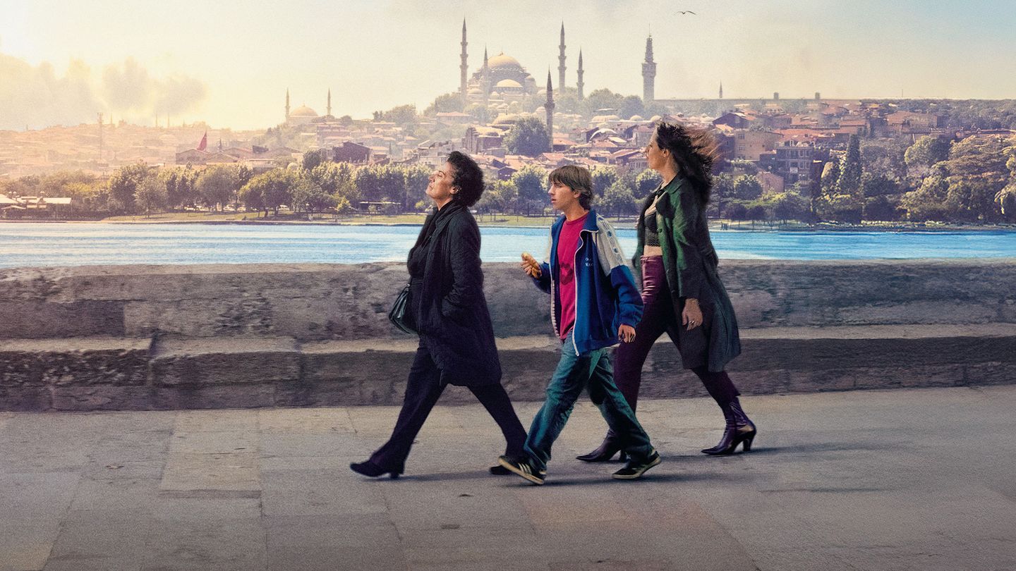 Crossing Istanbul - Trailer
