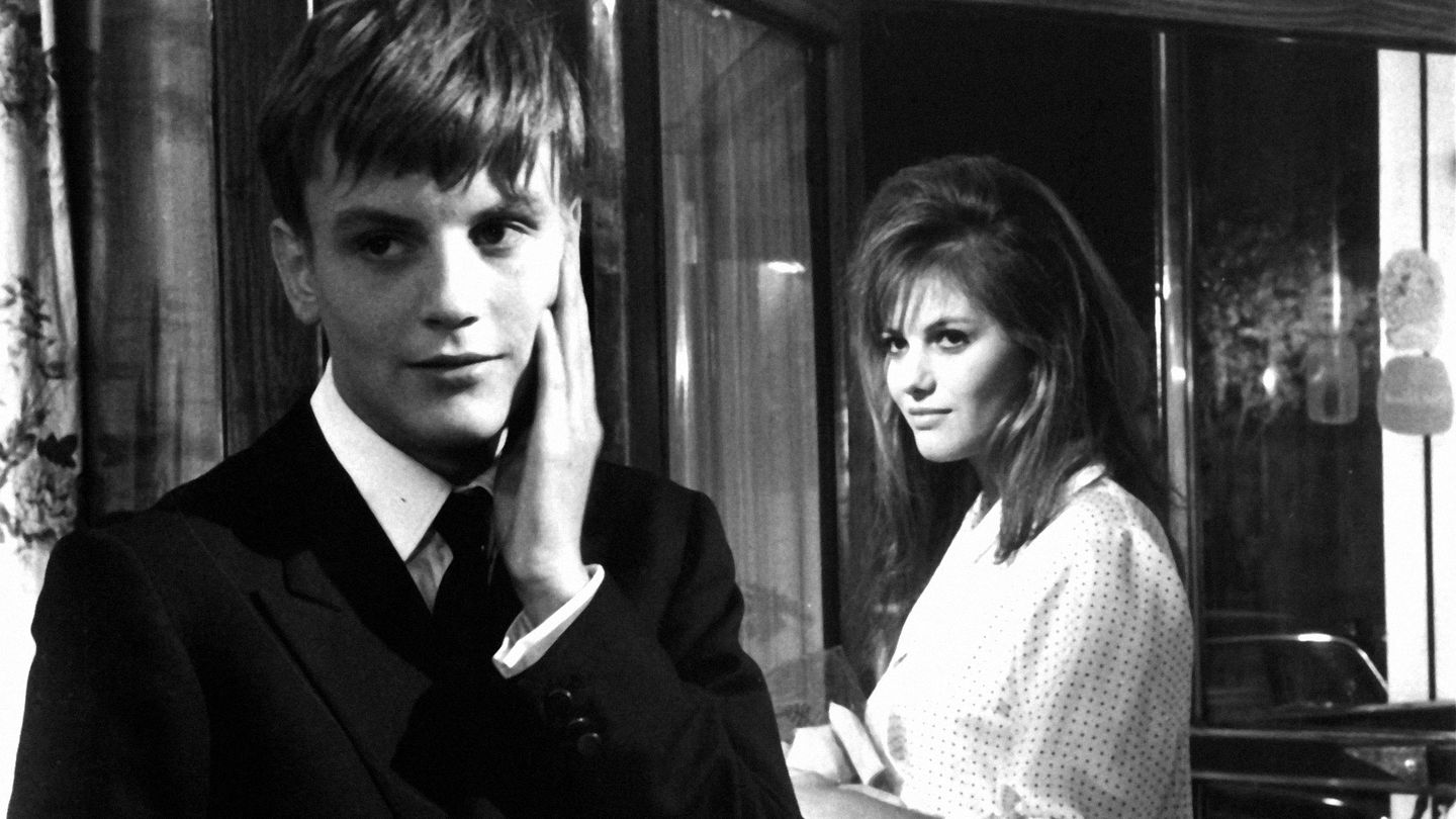 La fille à la valise