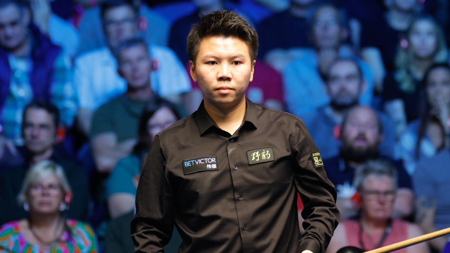 Stuart Bingham - Zhou Yuelong