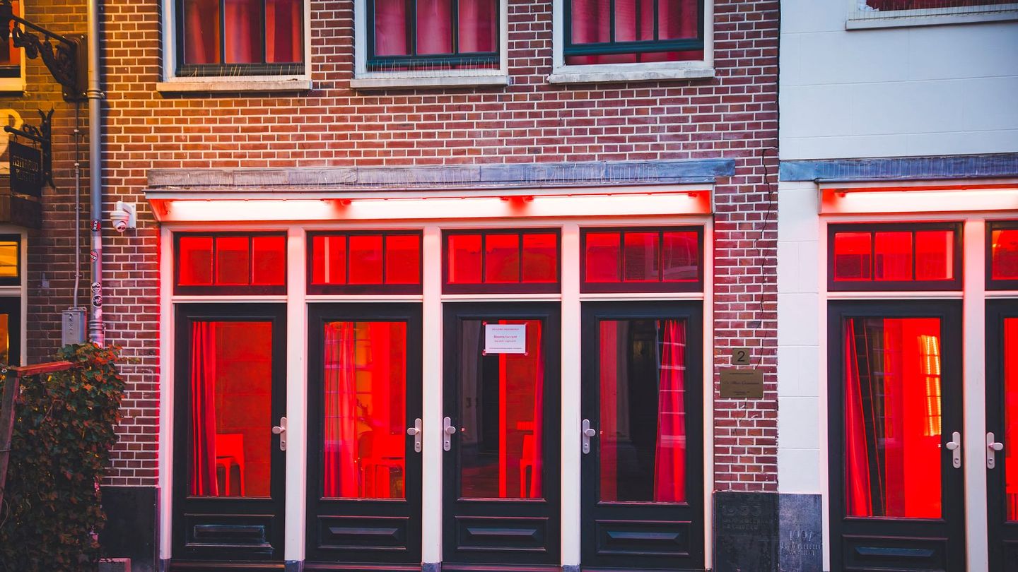 Prostitution en Europe : légaliser ou interdire ?