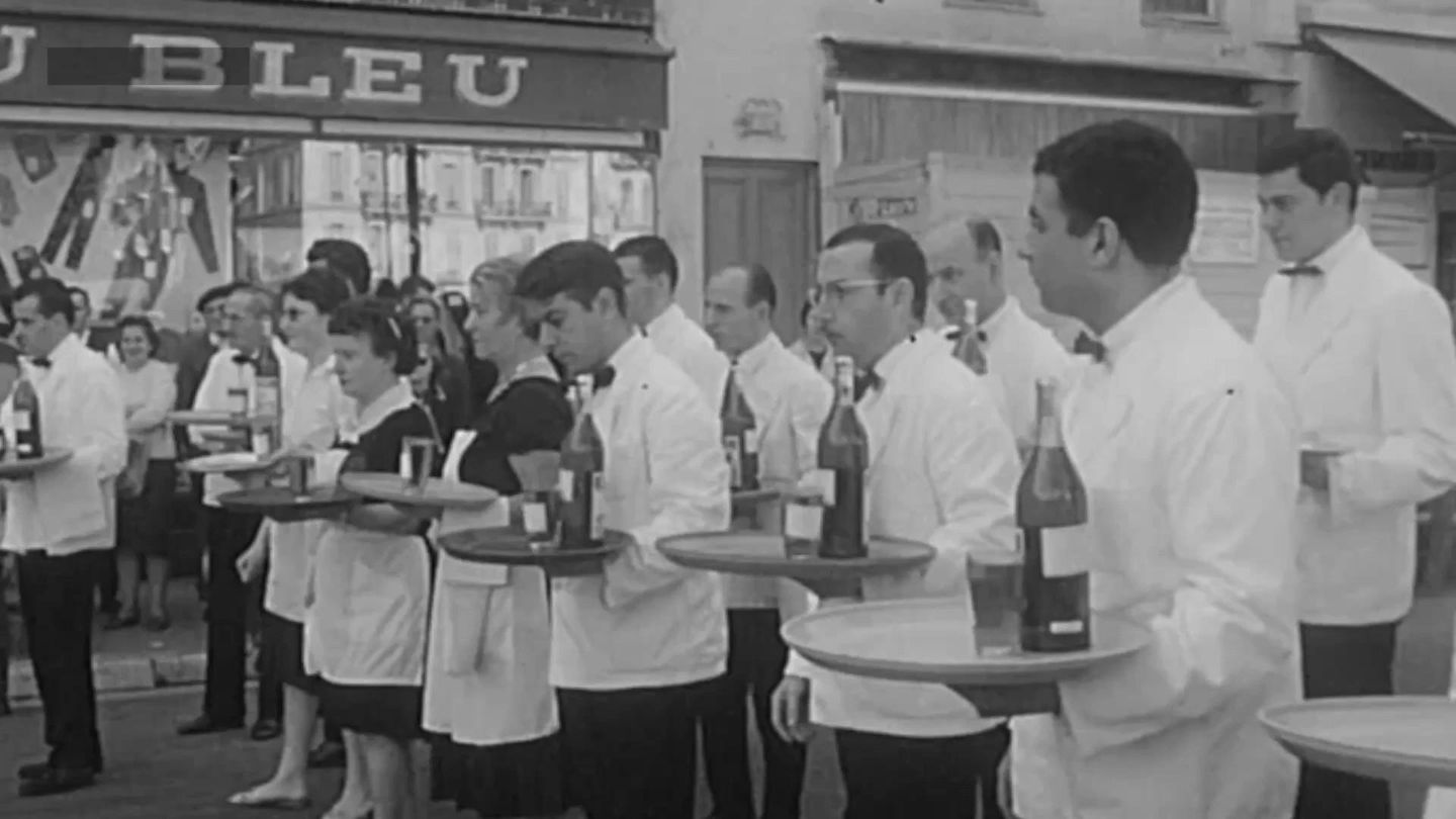 La mythique course des serveuses et garçons de café