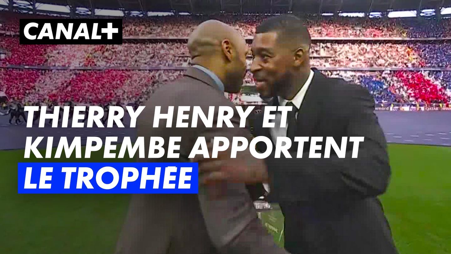 Thierry Henry et Presnel Kimpembe apportent le trophée pour PSG / Arsenal
