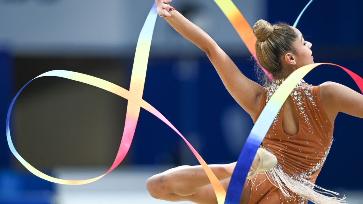 Gymnastique rythmique | Concours général – Groupe 3 : Massues, ruban
