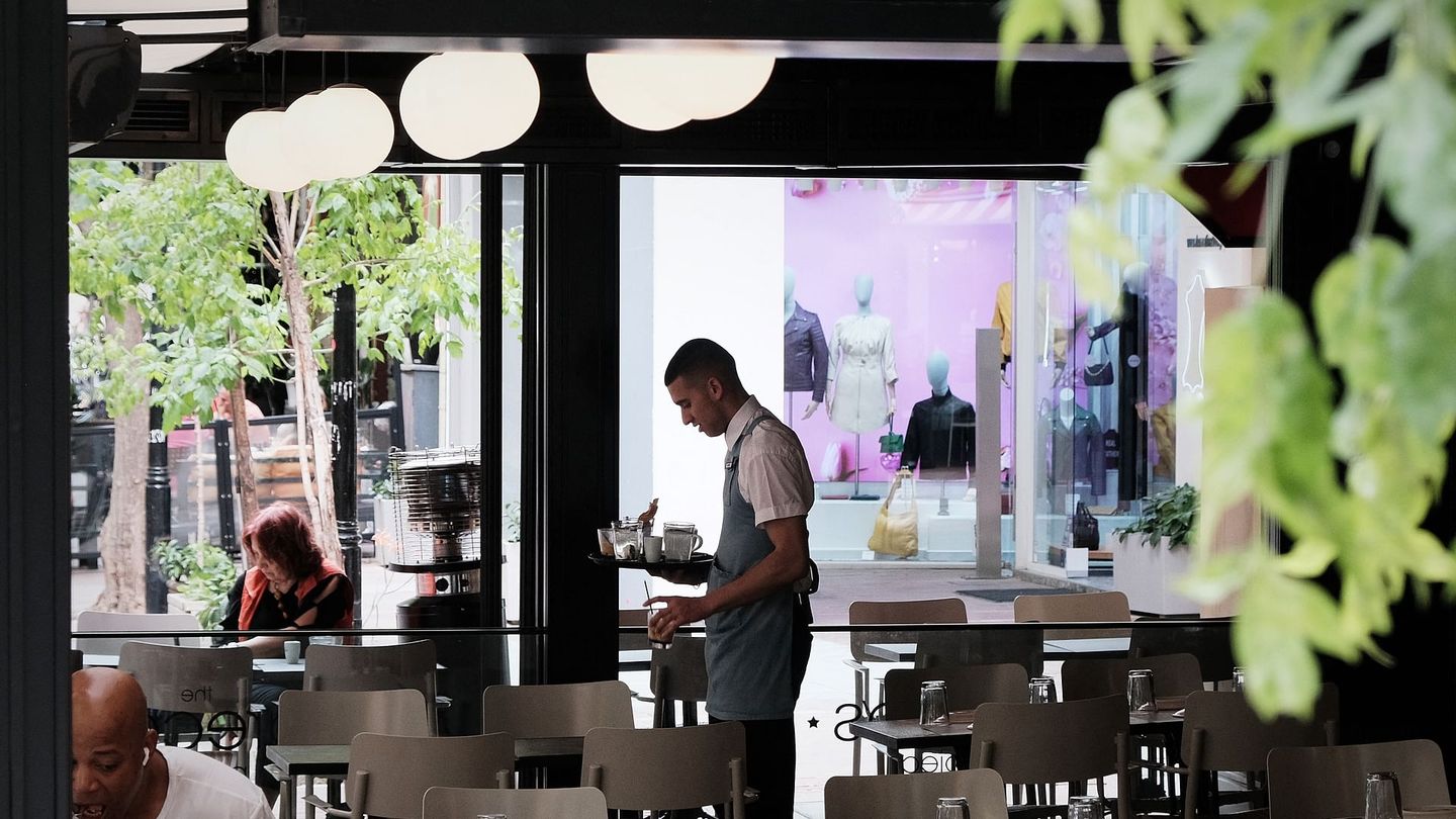 Grèce : la précarité des jeunes saisonniers