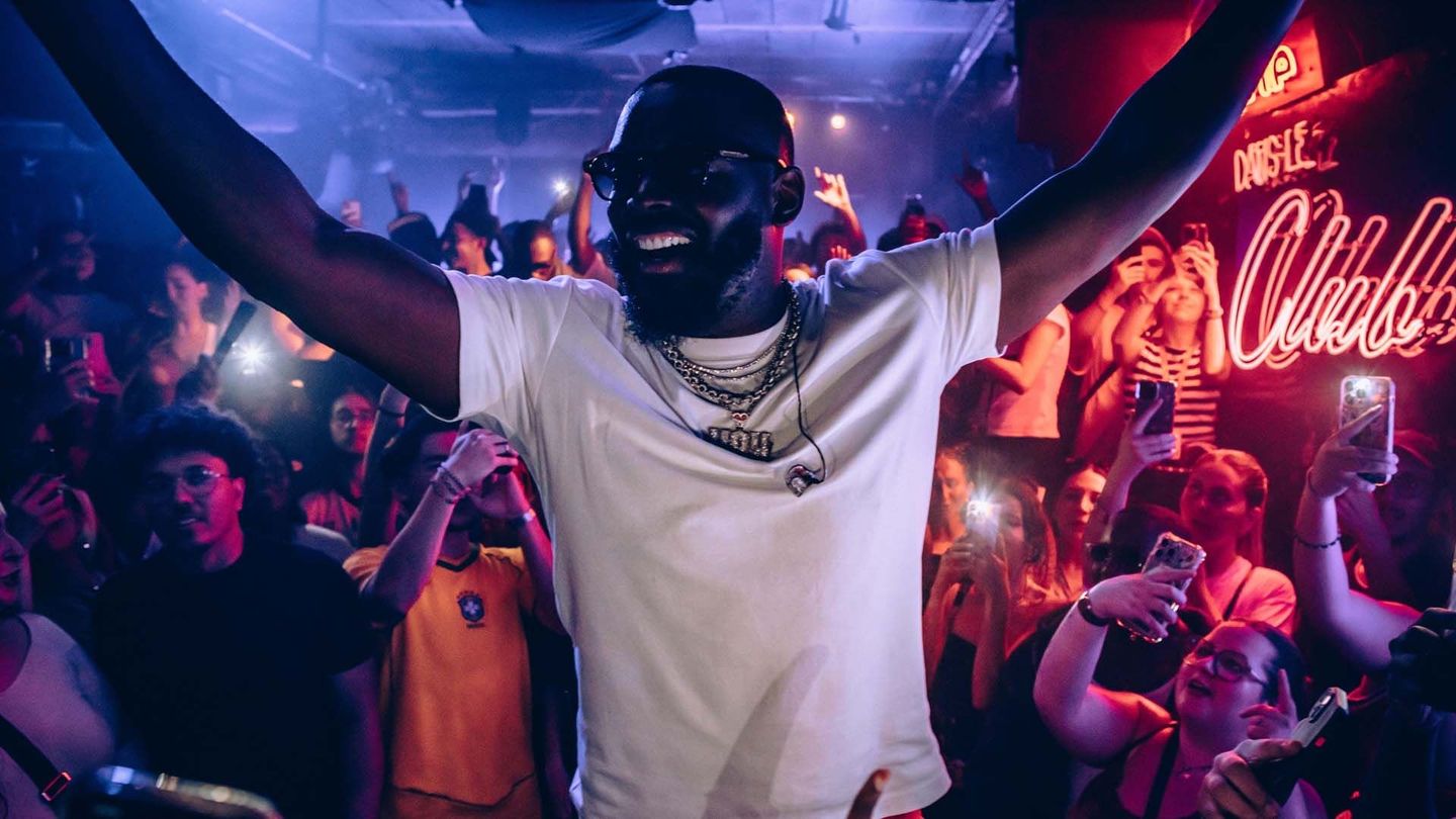 Dans le Club