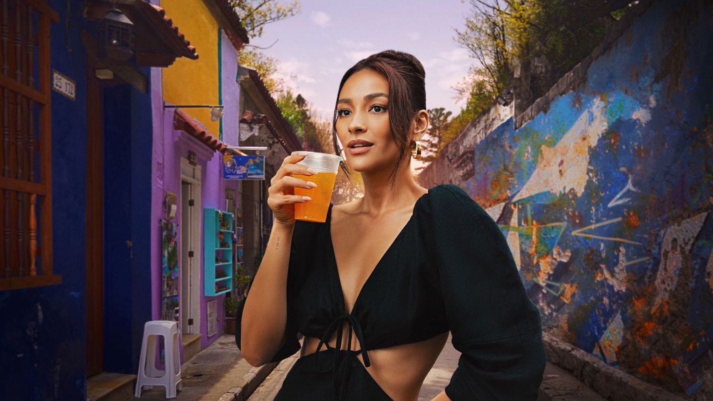 Cocktails sans frontières, avec Shay Mitchell