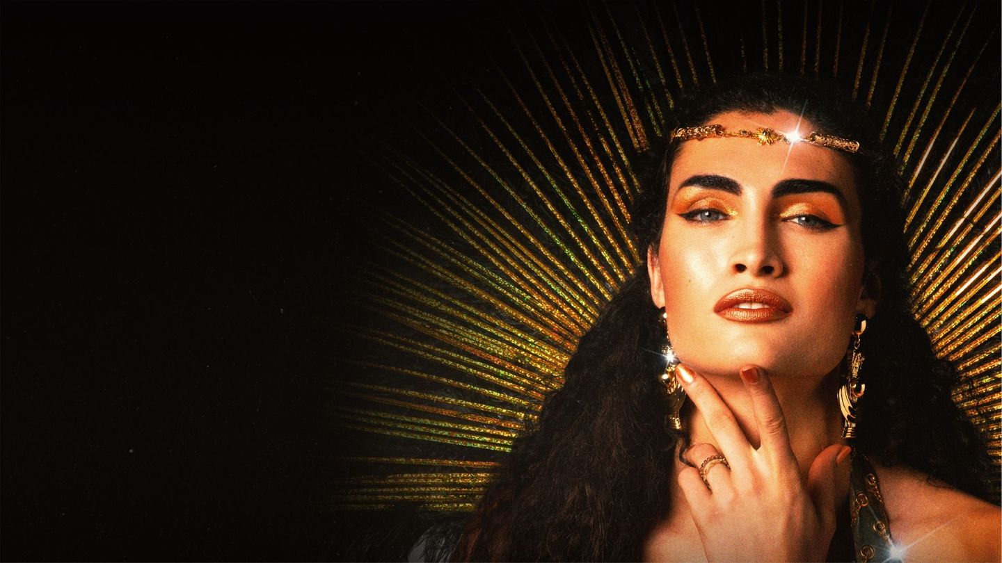 Cris Miró (She/Her/Hers)