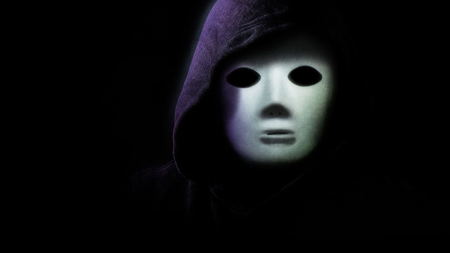 La mort avance masquée