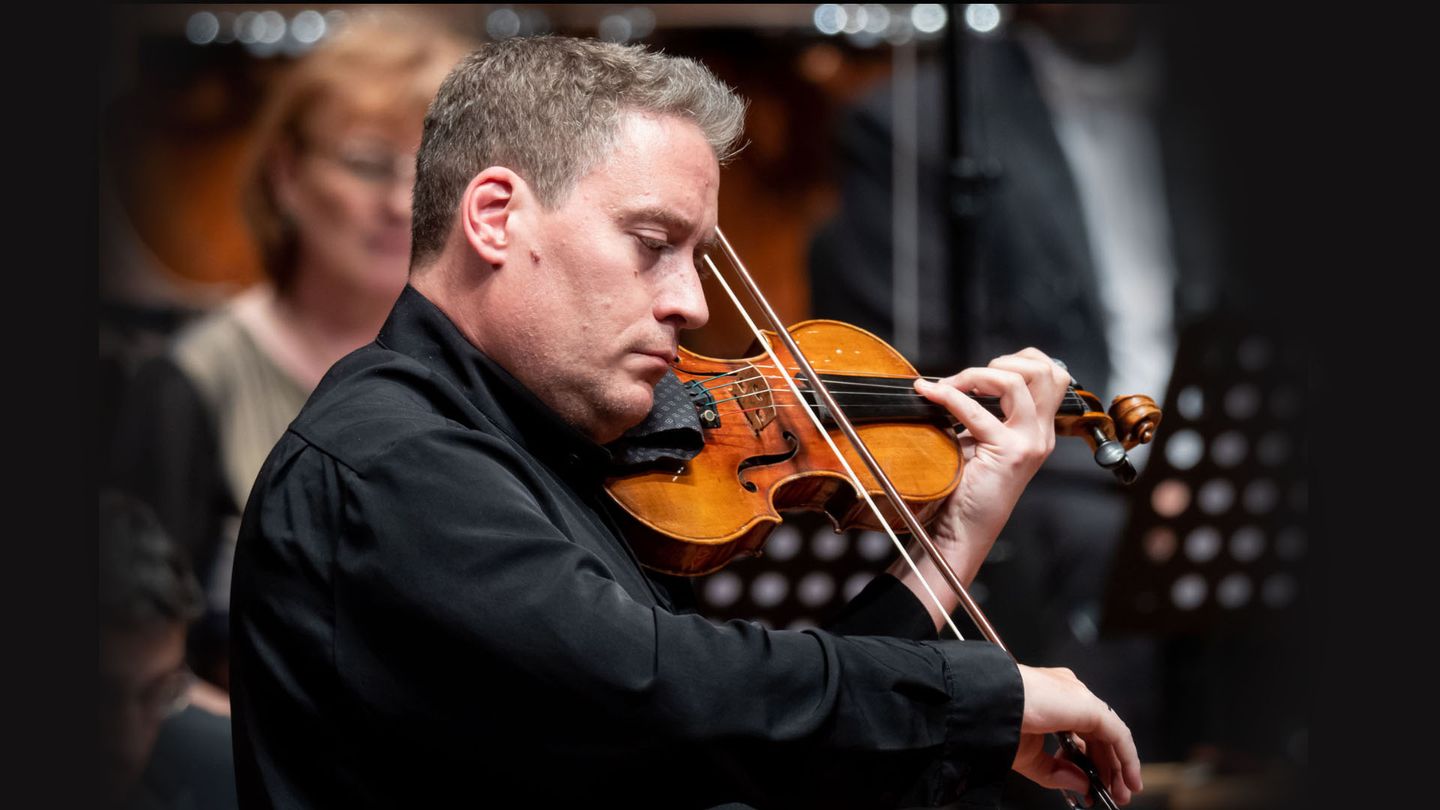 Kristóf Baráti joue les oeuvres pour violon et orchestre Bartók