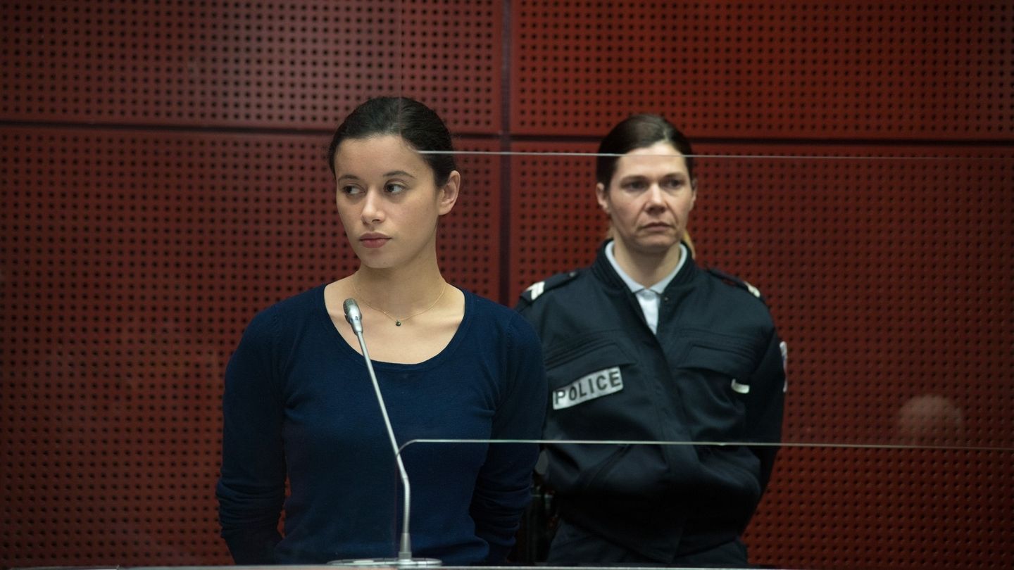 Dziewczyna z bransoletką
