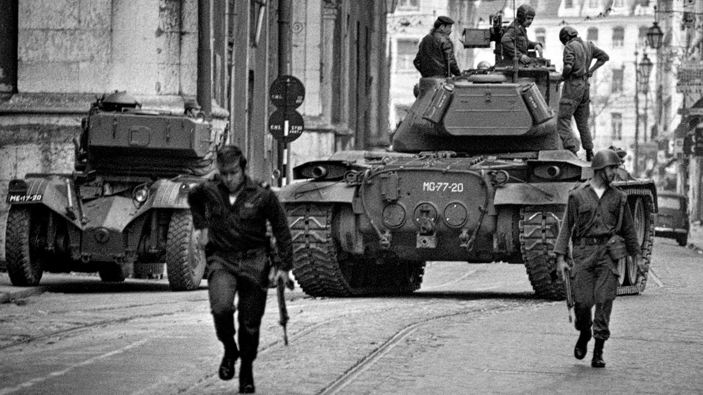 Kwiecień 1974. Portugalia mówi "dosyć!"