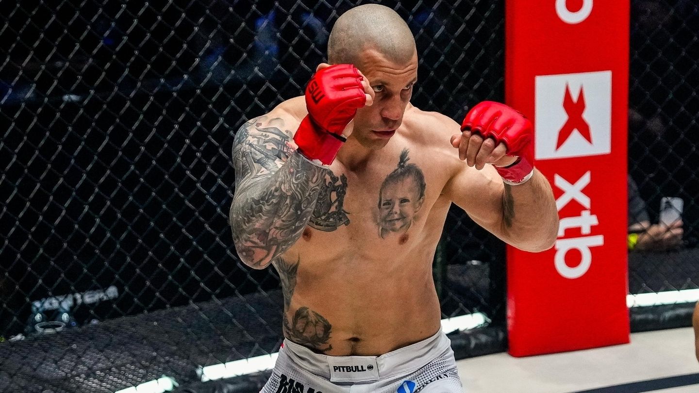 KSW Background: Damian Janikowski / Michał Michalski