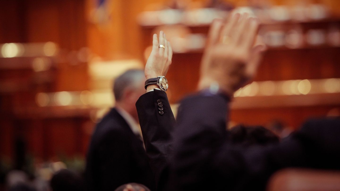 Parlament bliżej