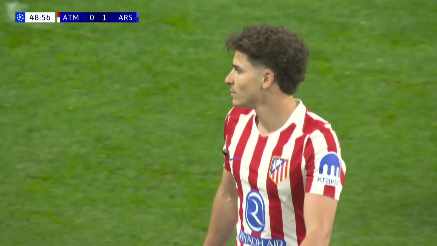 Rzut wolny Julián Alvarez przeciwko Arsenal FC (49')