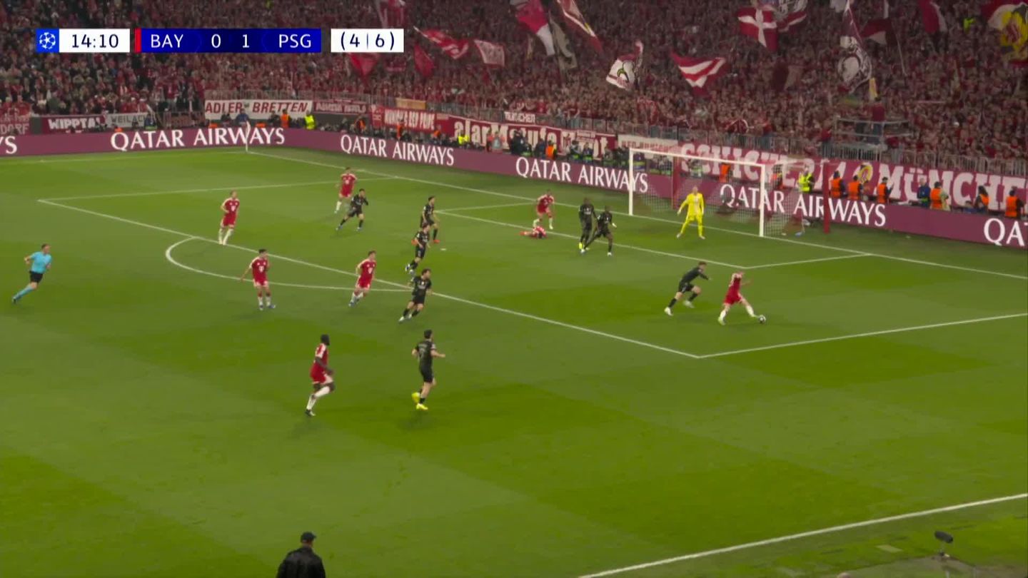 Wślizg Nuno Alexandre Tavares Mendes przeciwko FC Bayern München (15')