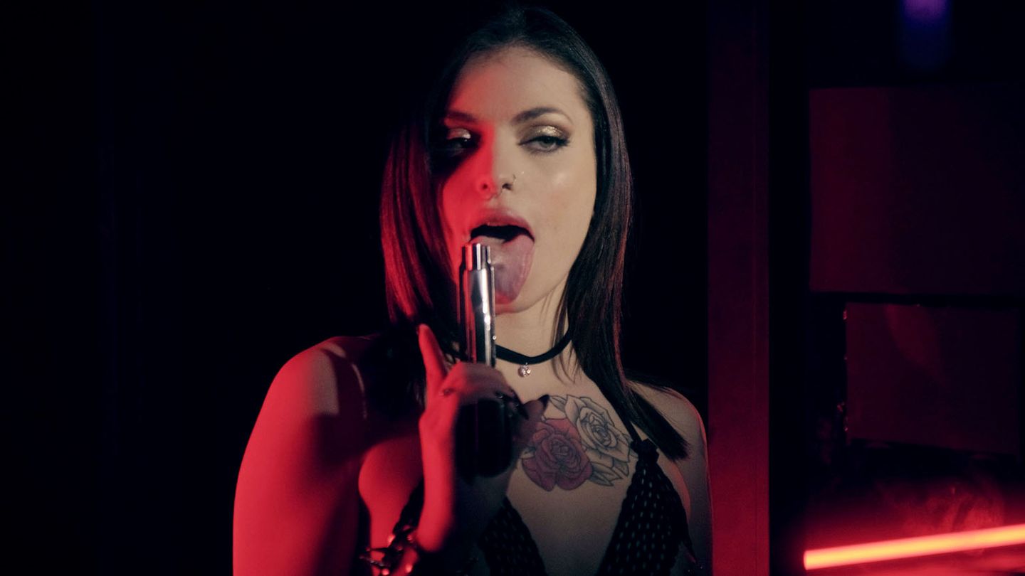 Film du mois : avec LA FEMME DE SES RÊVES, le porno va au delà du réel |  myCANAL