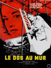 Le dos au mur