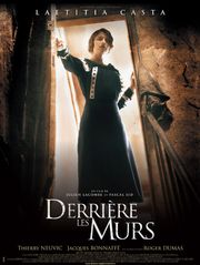 Derrière les murs