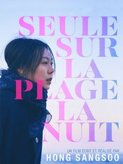 Seule sur la plage la nuit