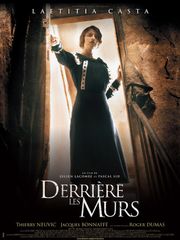 Derrière les murs