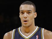 Il y a 3 matches, l'Utah Jazz était à 8 victoires pour 9 défaites et beaucoup d'observateurs ont changé leur opinion après les avoir encensé avant la saison.  Ces experts ont aimé le recrutement qui ajoutait de l'expérience à un effectif jeune et en progression constante, mais ils ont abandonné le navire quand leur bilan est devenu négatif et le Jazz est sorti du Top 8 des playoffables à l'ouest.