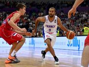 Les jeunes joueurs francais attirent toujours autant l'oeil des recruteurs NBA car 5 d'entre eux ont été draftés la semaine dernière. Je doute qu'il y ait un nouveau TP, Nom de Diaw ou Batman parmi les cinq mais on ne sait jamais: tout dépend de leur travail et leur progression.