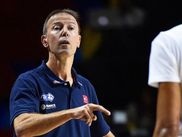 La reconduction de Vincent Collet à la tête de l'équipe de France est tout à fait logique car aucun autre coach français possède ni son palmarès ni son expérience internationale.  Il connait mieux les joueurs et les adversaires que quiconque.
