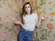 Quelques jours après l'annonce de sa présence aux prochaines Victoires de la Musique, catégorie « Révélation scène », Fishbach intègre le casting de l'adaptation en série de la trilogie « Vernon Subutex » de Virginie Despentes.