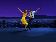 Du vendredi 2 mars pour la 43ème cérémonie des César au dimanche 4 mars pour la 90ème cérémonie des Oscars, ce week-end sera assurément sous le signe du septième art sur CANAL+. Cerise sur le gâteau, La La Land sera diffusé en première exclusivité, samedi à 21H ! De quoi faire une bonne transition entre les deux événements puisque le film de Damien Chazelle est nommé dans la catégorie meilleur film étranger aux César 2018 et avait raflé 6 Oscars l'année passée.